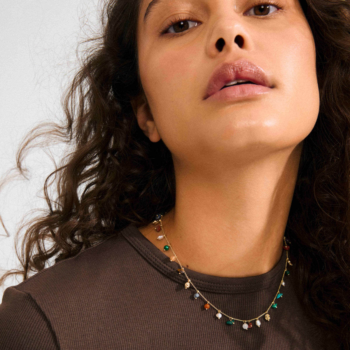BETWEEN semi-precious stones necklace