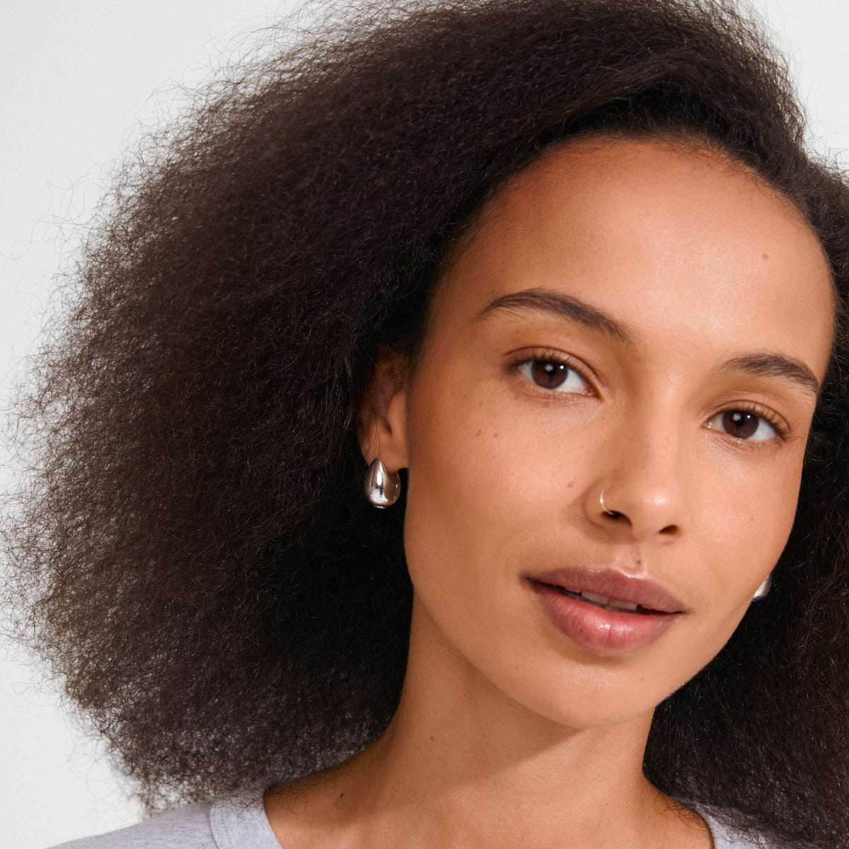 KAISYN recycled droplet hoop earrings