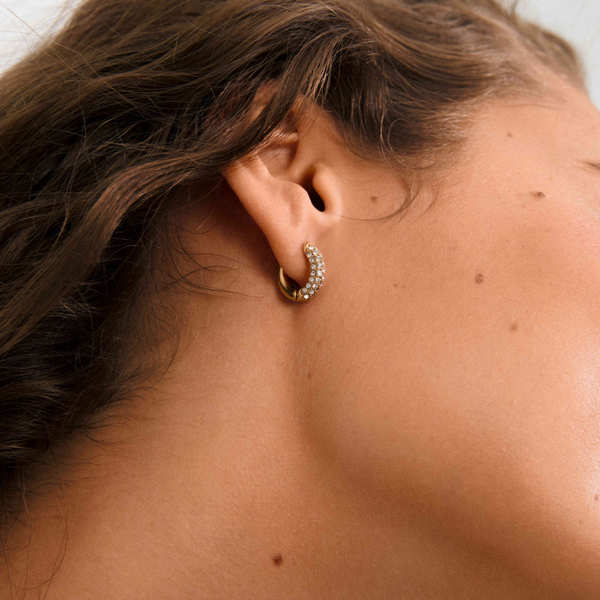 TATUM recycled small crystals hoop earrings 14 mm