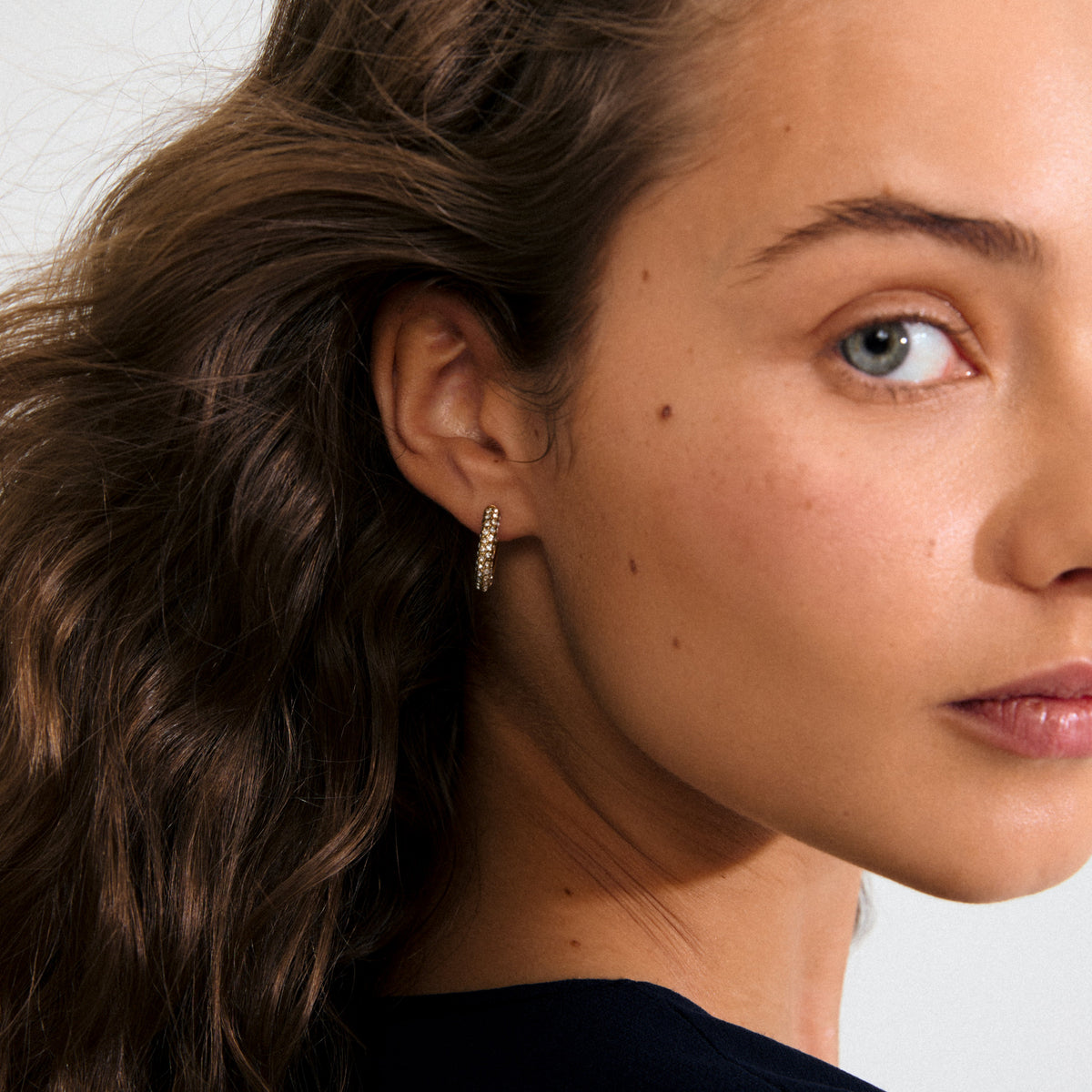TATUM recycled medium crystals hoop earrings 18 mm