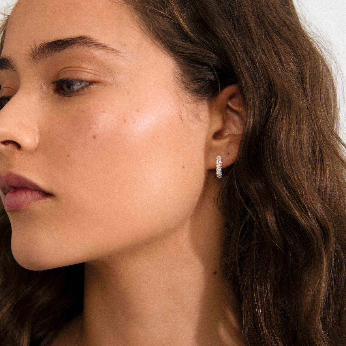 TATUM recycled small crystals hoop earrings 14 mm