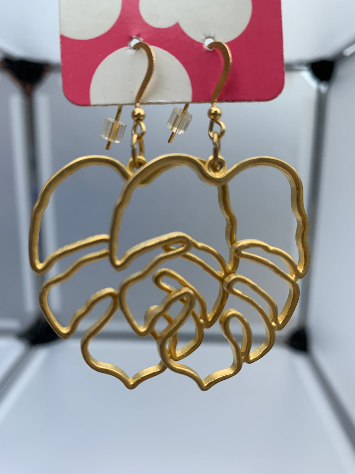 leaf cut out earrings (gold)