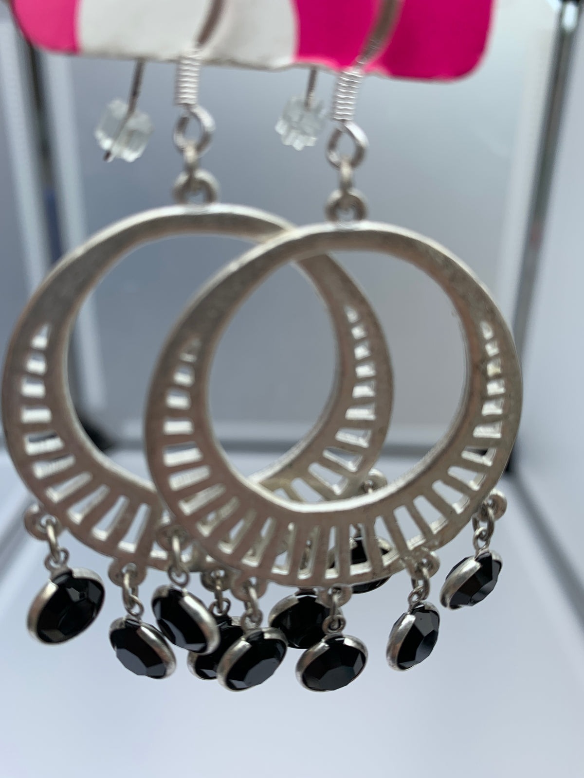 Circular earrings with black stone dangles