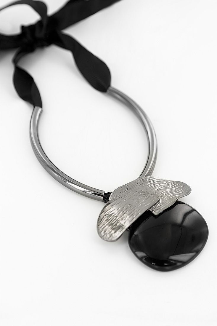 Black Ribbon and Black Metal fashion jewellery necklace 