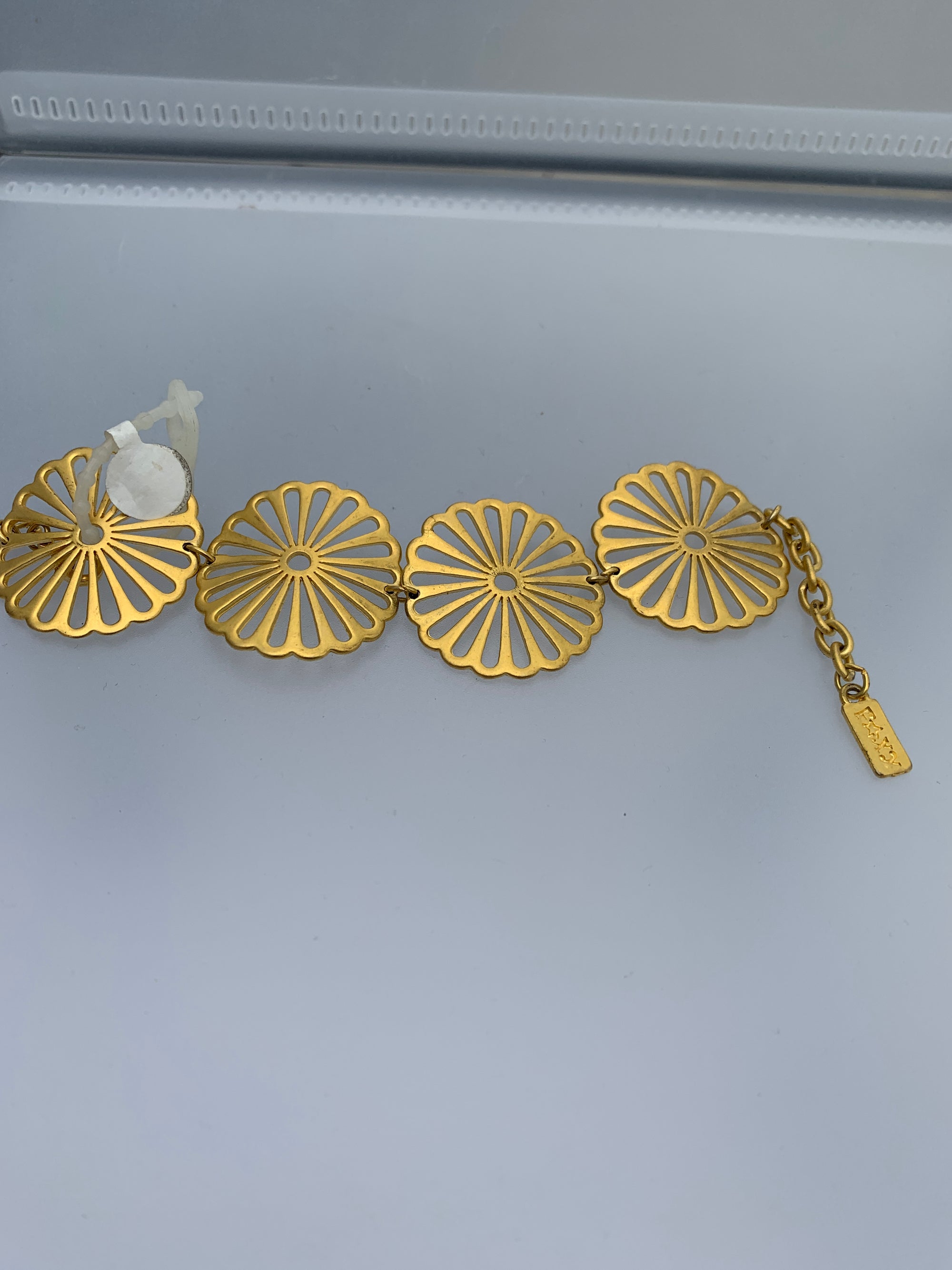 Circle linked bracelet (gold)