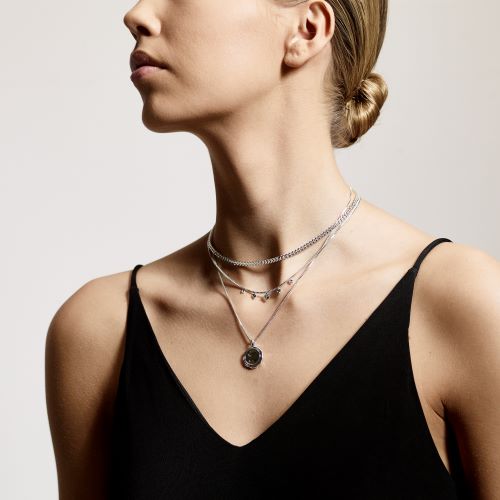 The pilgrim 2 in 1 air necklace set on a model from Pilgrim Jewellery